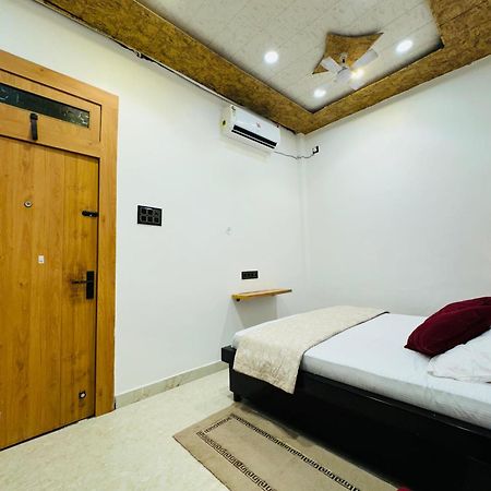 Aura Homestay Варанасі Екстер'єр фото